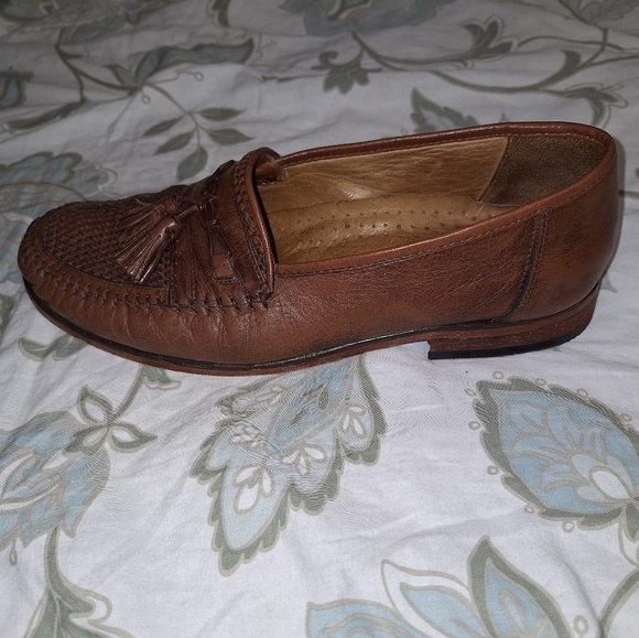 A pair of Sandro comfortwalk men's Delta leather loafers in a size 10M. - Picture 3 of 13